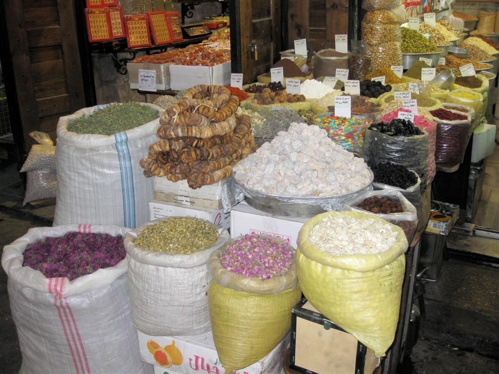 SYRIЁ - DAMASCUS - diverse specerijen in souk