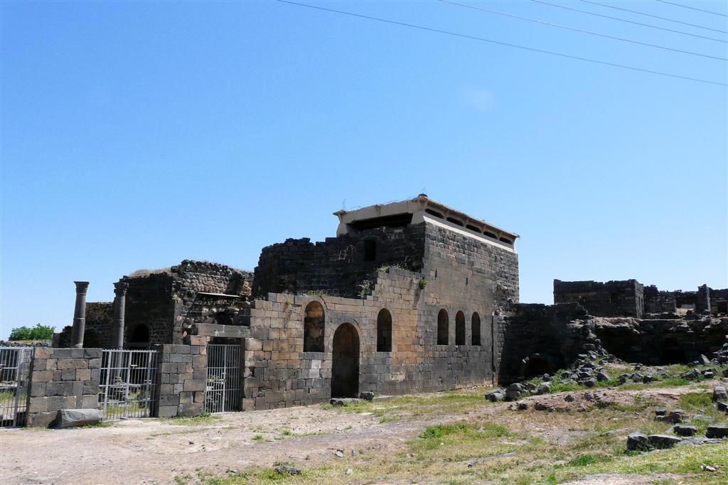 SYRIЁ - BOSRA - oude romeinse overblijfselen van gebouw