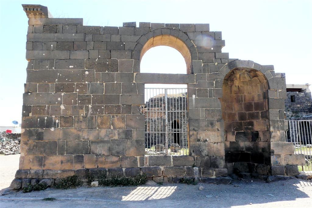 SYRIЁ - BOSRA - oude romeinse overblijfsel van gebouw