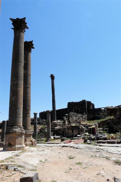 SYRIЁ - BOSRA - romeinse zuilen