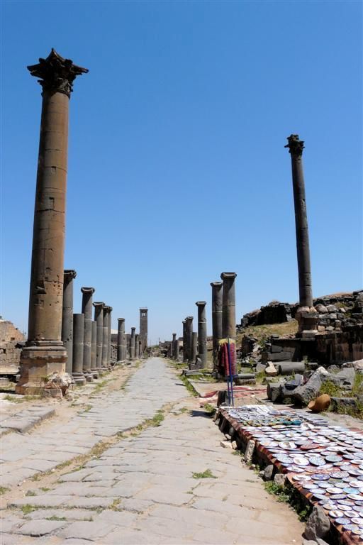 SYRIЁ - BOSRA - romeinse zuilenstraat