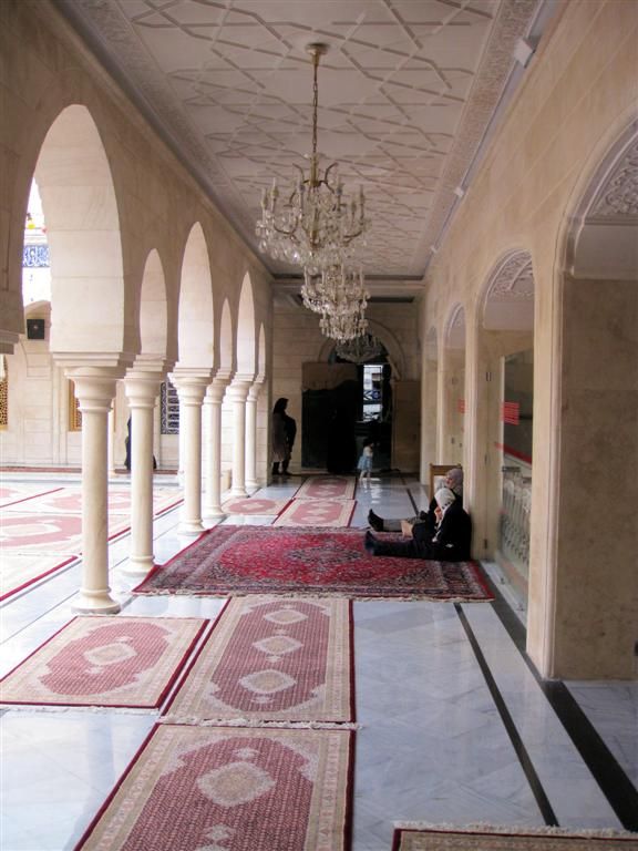 SYRIЁ - DAMASCUS - binnenplein van Shiïtisch Roukiyyah moskee