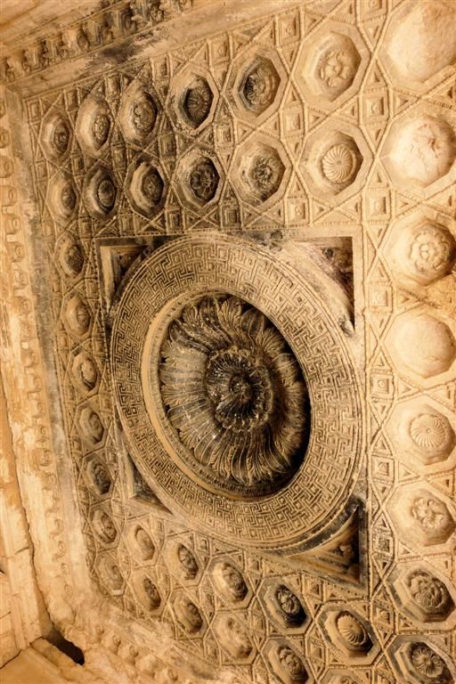 SYRIЁ - PALMYRA - plafond gedeelte tempel van Bel
