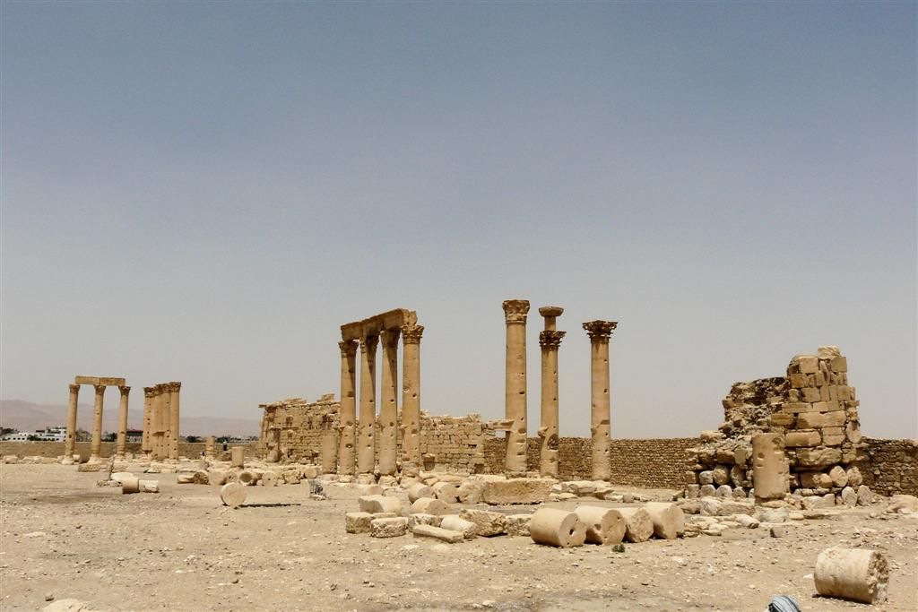SYRIЁ - PALMYRA - zuilen bij tempel van Bel