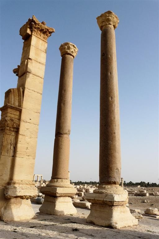 SYRIЁ - PALMYRA - romeinse zuilen met versiering