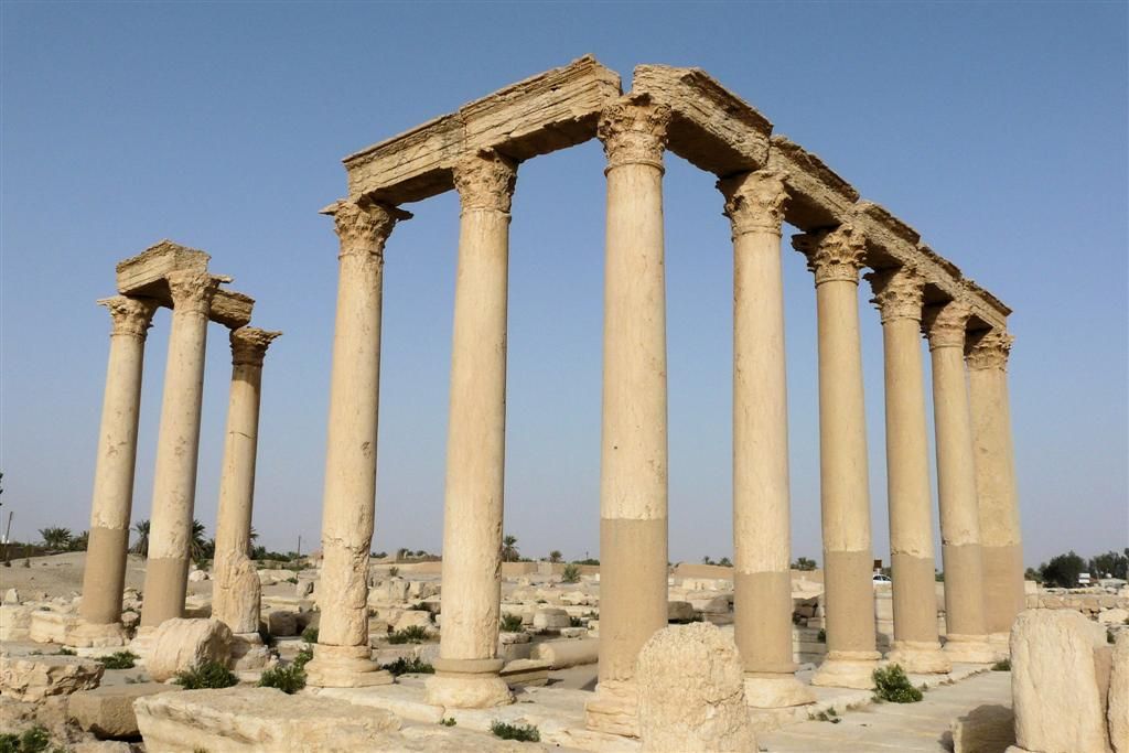 SYRIЁ - PALMYRA - romeinse zuilen met versiering