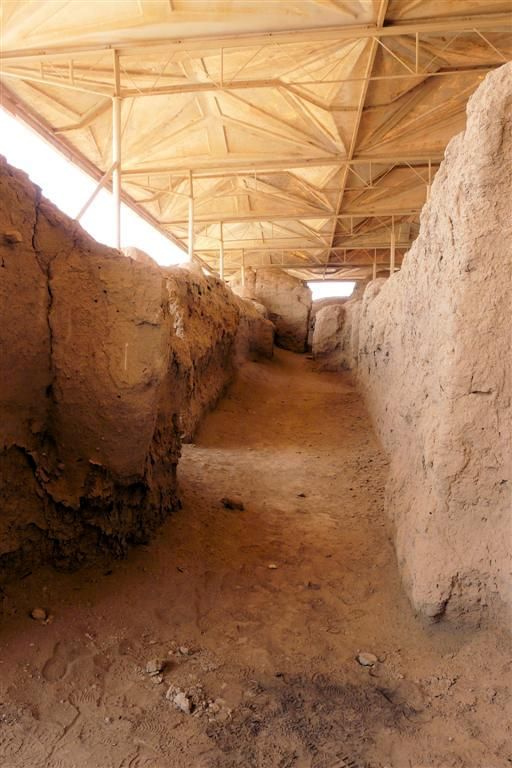 SYRIЁ - MARI - oude lemen muren van koninklijke paleis van Zimri-Lim