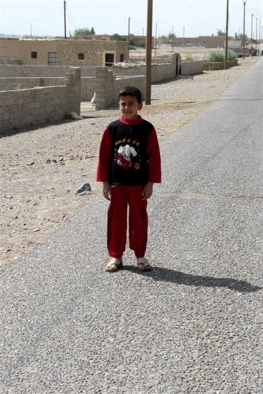 SYRIЁ - HALLABIYEH - jongen uit dorp