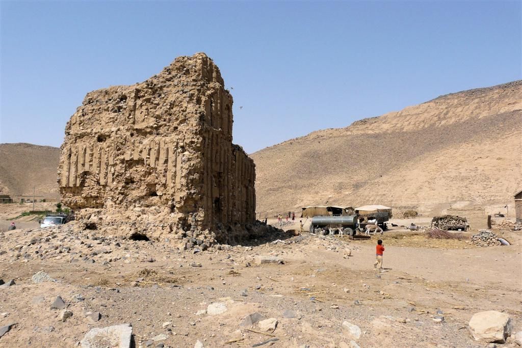 SYRIЁ - HALLABIYEH - romeins overblijfsel in dorp