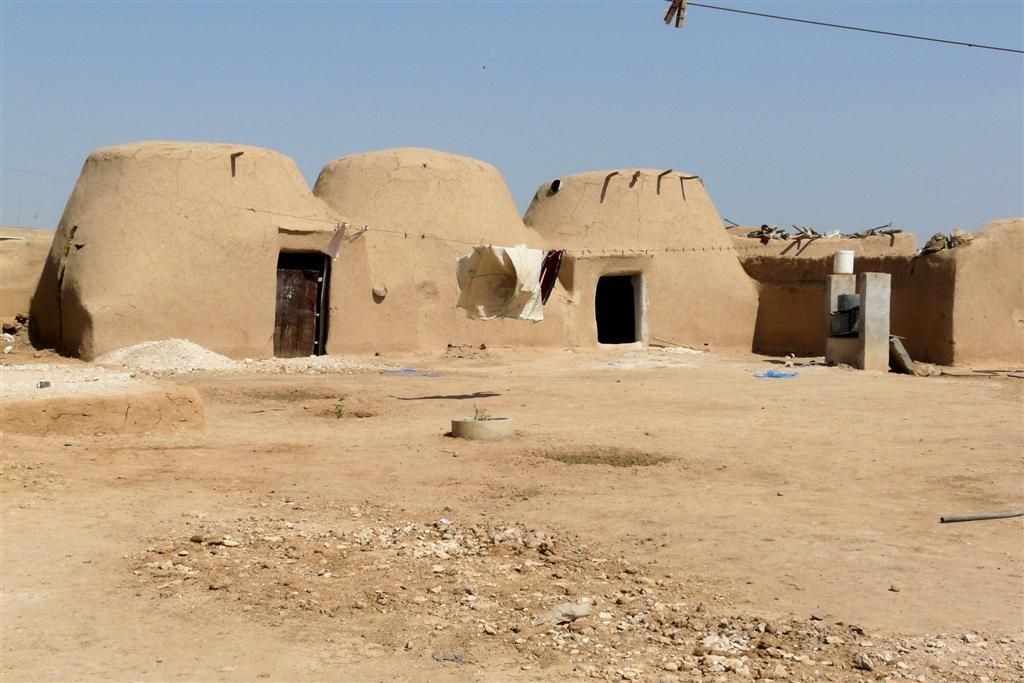 SYRIЁ - RASAFAH - beehive achtige woningen met lemen muren