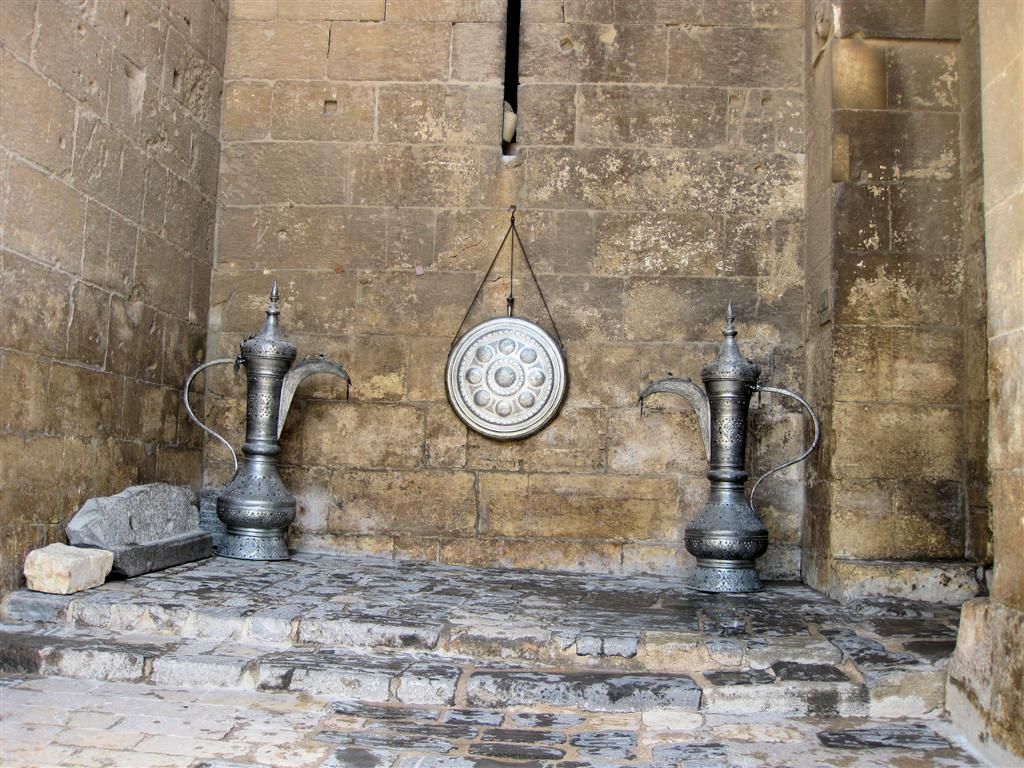 SYRIЁ - ALEPPO - zilveren kannen bij citadel