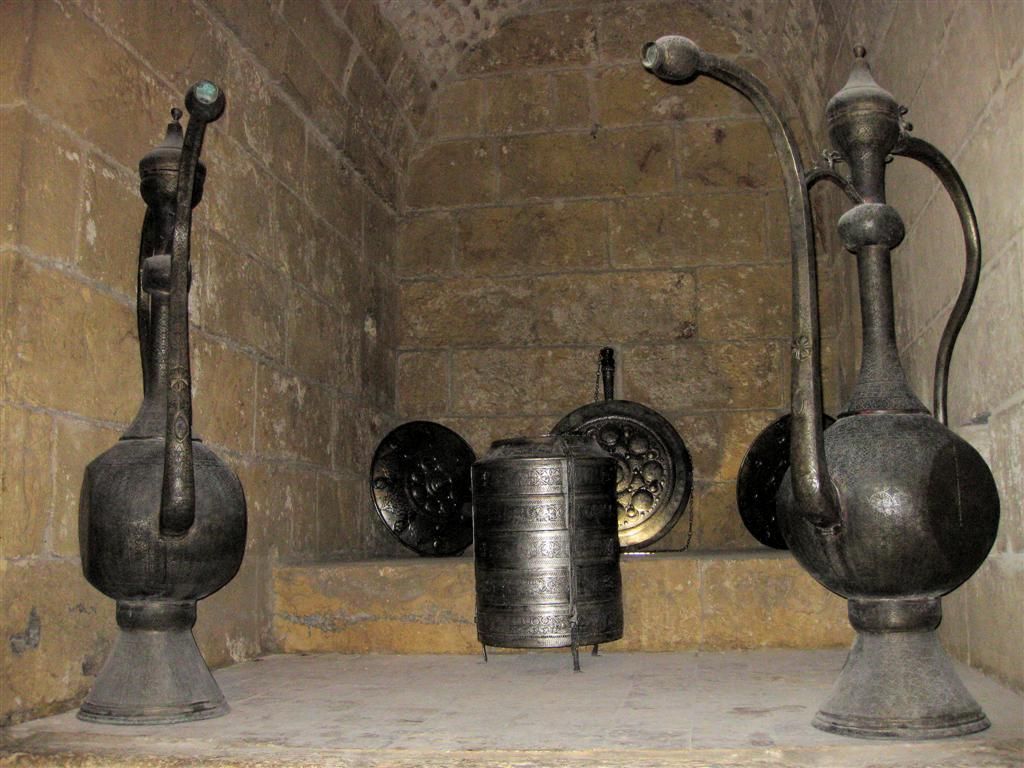 SYRIЁ - ALEPPO - koperen kannen bij citadel