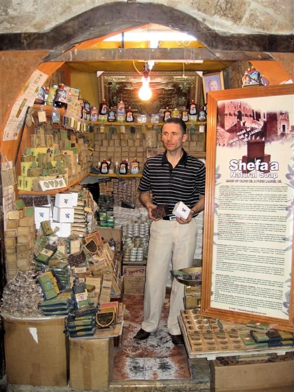SYRIЁ - ALEPPO - zeepkraam in de souq