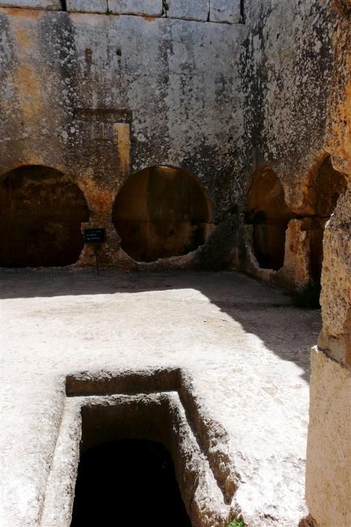 SYRIЁ - QALA'AT SAMAAN (60km ALEPPO) - graftombe bij Simeonsklooster