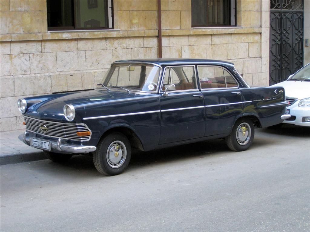 SYRIЁ - ALEPPO - oldtimer Opel Record P1