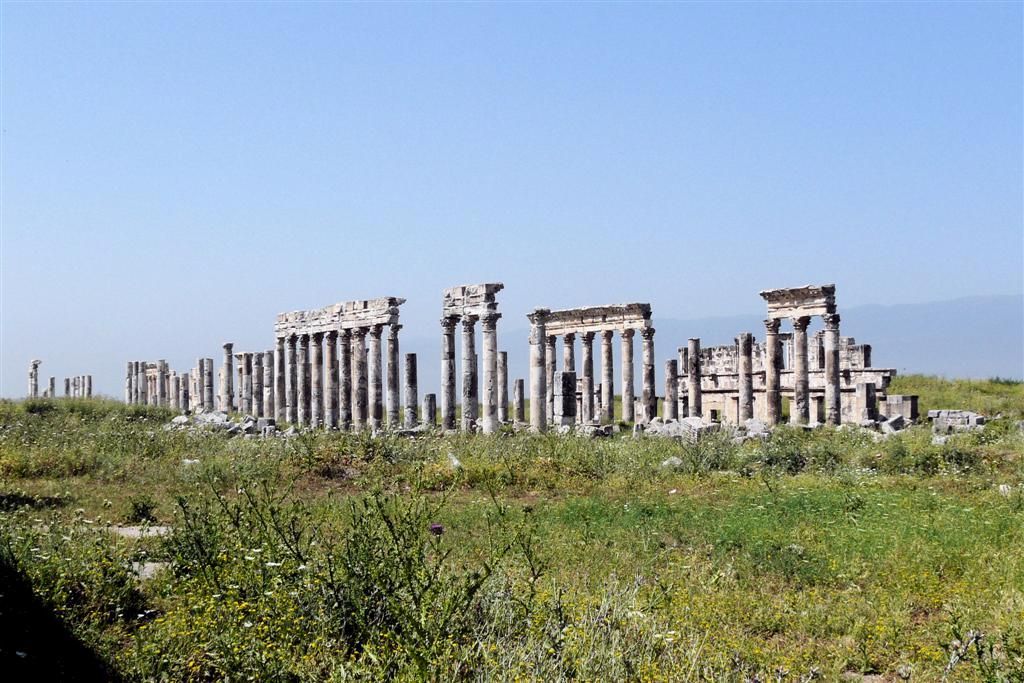 SYRIЁ - APAMEA - overzichtsfoto zuilengang