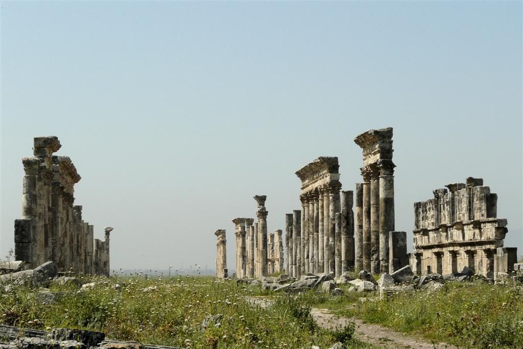 SYRIЁ - APAMEA - overzichtsfoto zuilengang