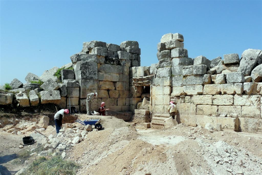 SYRIЁ - APAMEA - Belgische archeologen aan het werk