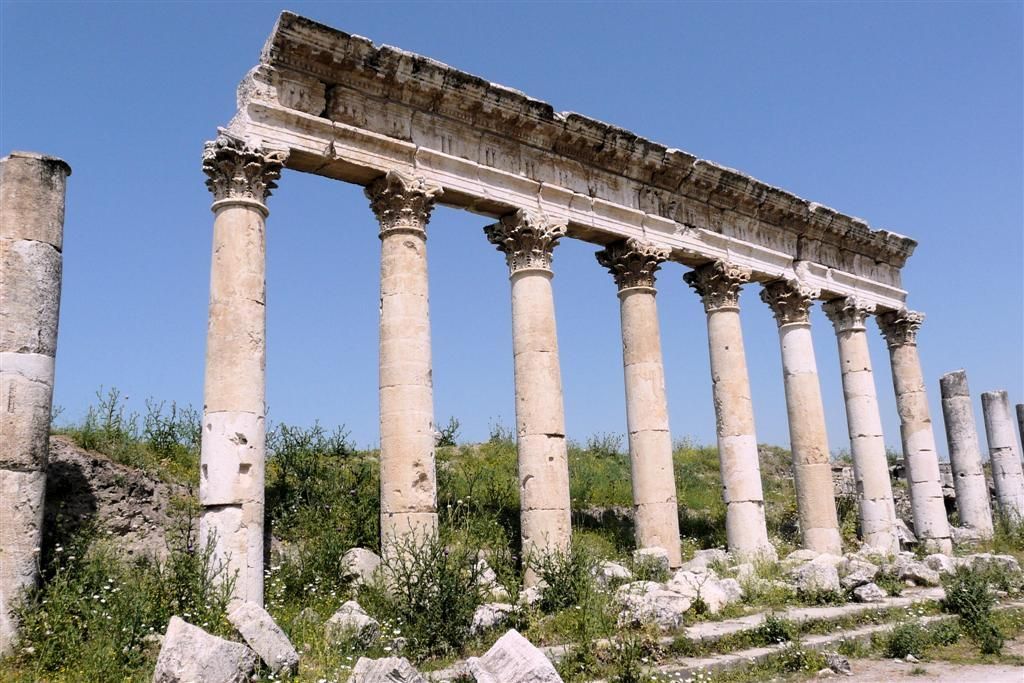 SYRIЁ - APAMEA - romeinse zuilen