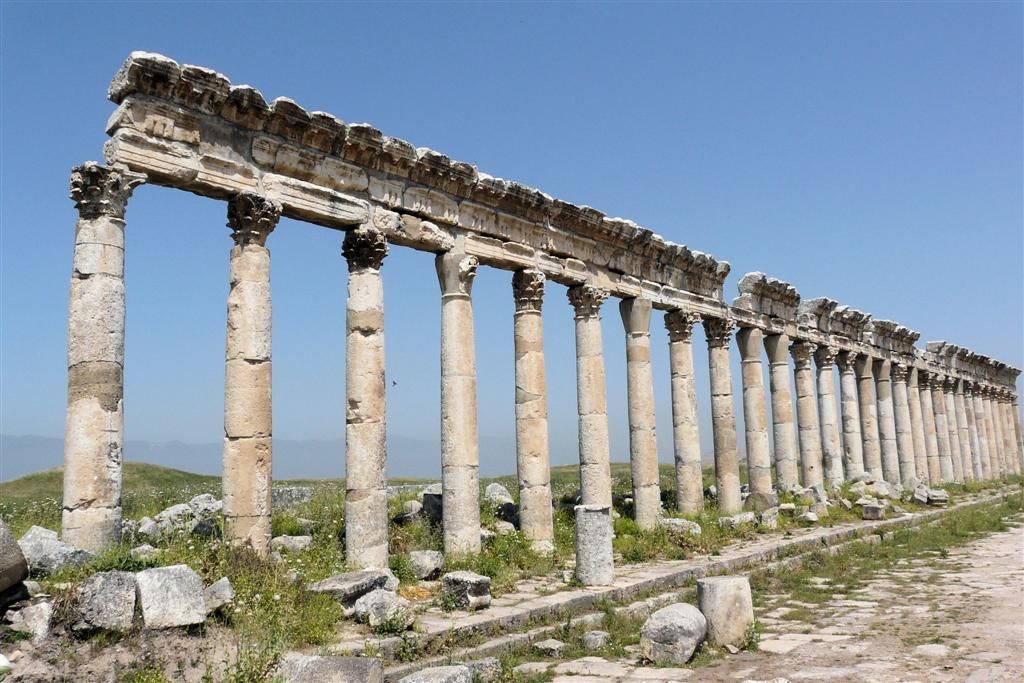 SYRIЁ - APAMEA - romeinse zuilen