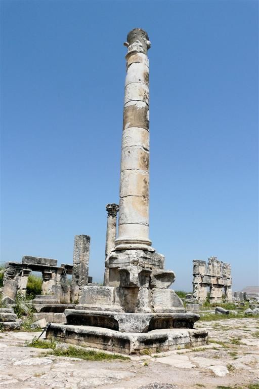 SYRIЁ - APAMEA - pilaar in zuilenstraat