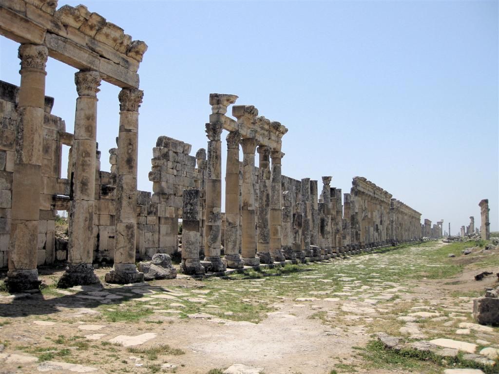 SYRIЁ - APAMEA - romeinse zuilen