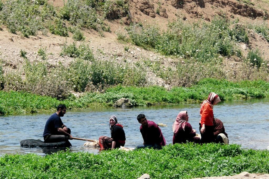 SYRIЁ - lokale bevolking de was aan het doen