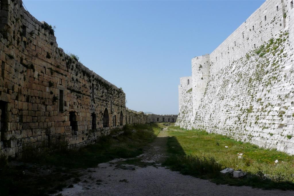 SYRIЁ - KRAK DES CHEVALIERS - gedeelte tussen buitenmuren en kasteel