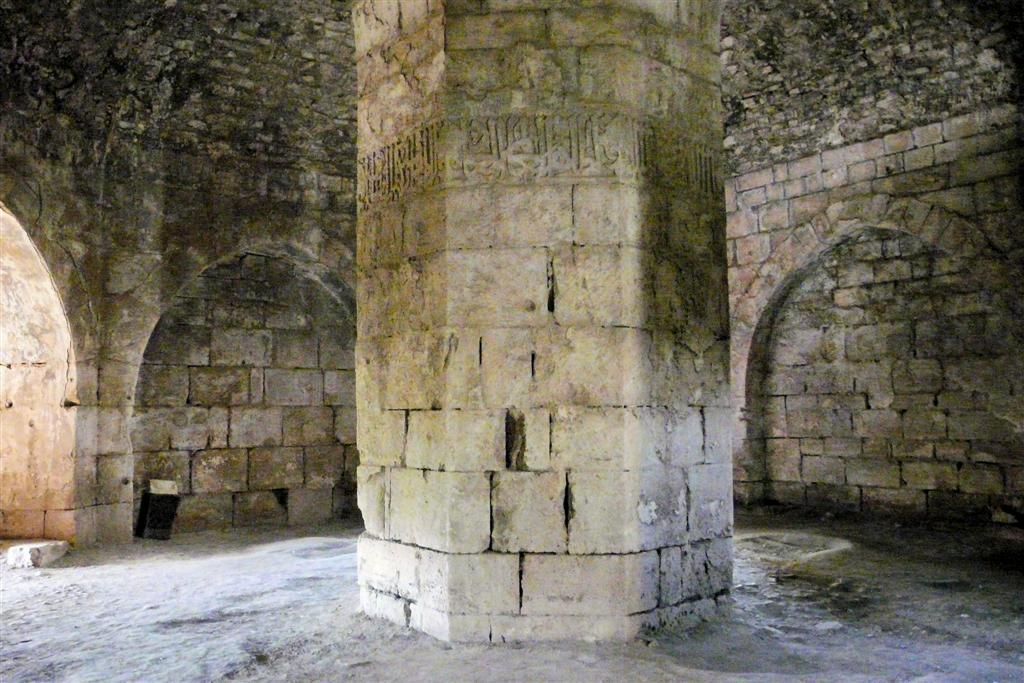 SYRIЁ - KRAK DES CHEVALIERS - een binnenplaats