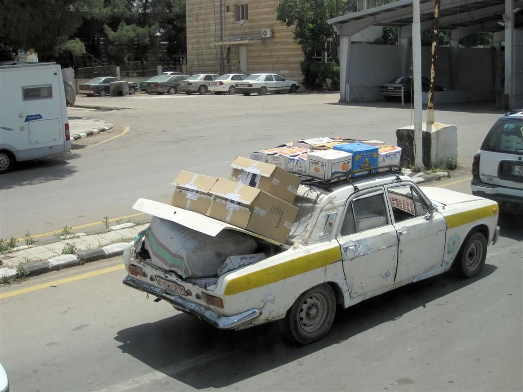 SYRIЁ -> JORDANIЁ - auto voor de grens aan Syrische kant