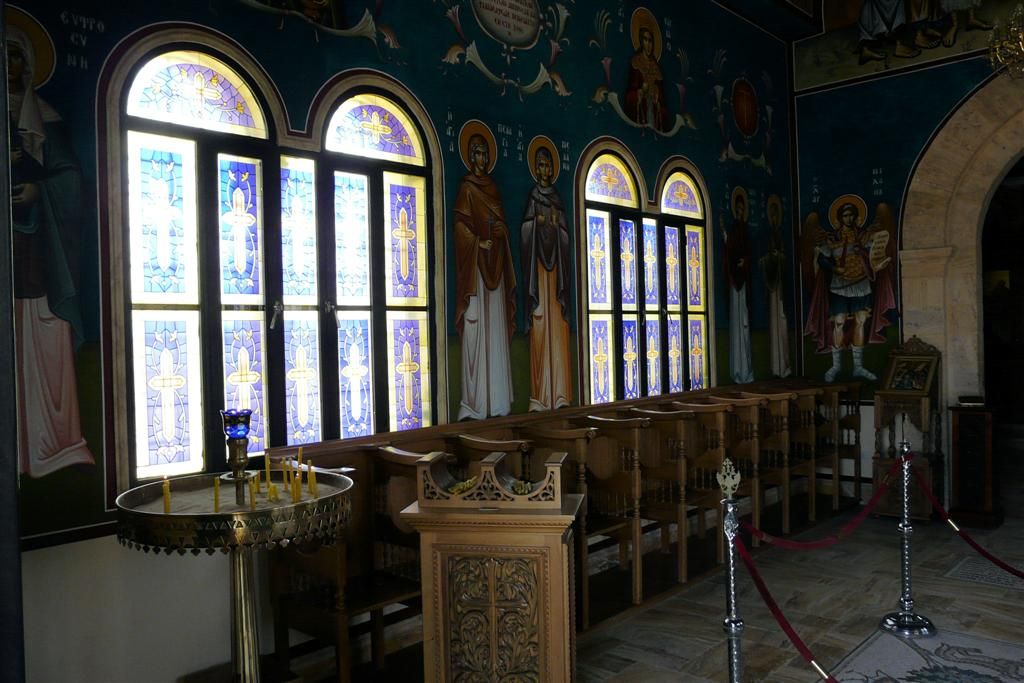 JORDANIЁ - BETHANIЁ OVER DE JORDAAN - binnen in de nieuwe-orthodoxe kerk van Sint-Johannes de Doper
