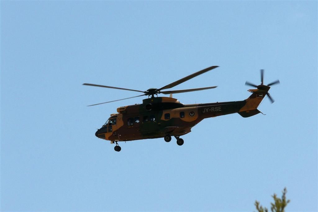 JORDANIЁ - BERG NEBO - helicopter die overvliegt