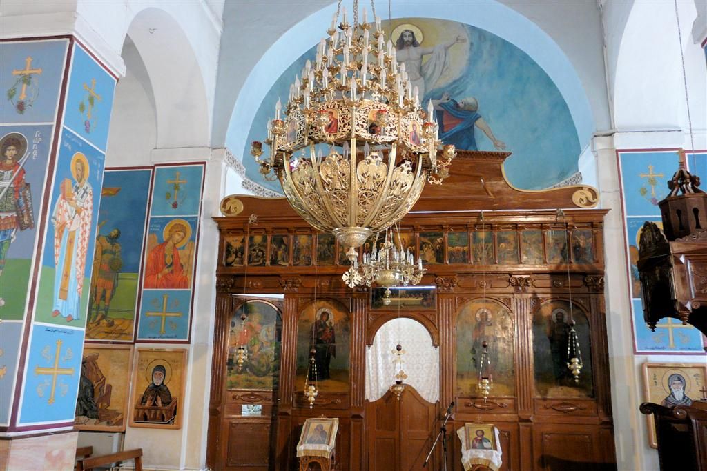 JORDANIЁ - MADABA - binnen in de Griekse orthodoxe kerk