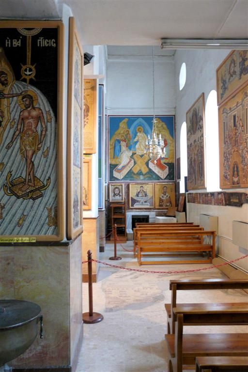 JORDANIЁ - MADABA - binnen in de Griekse orthodoxe kerk