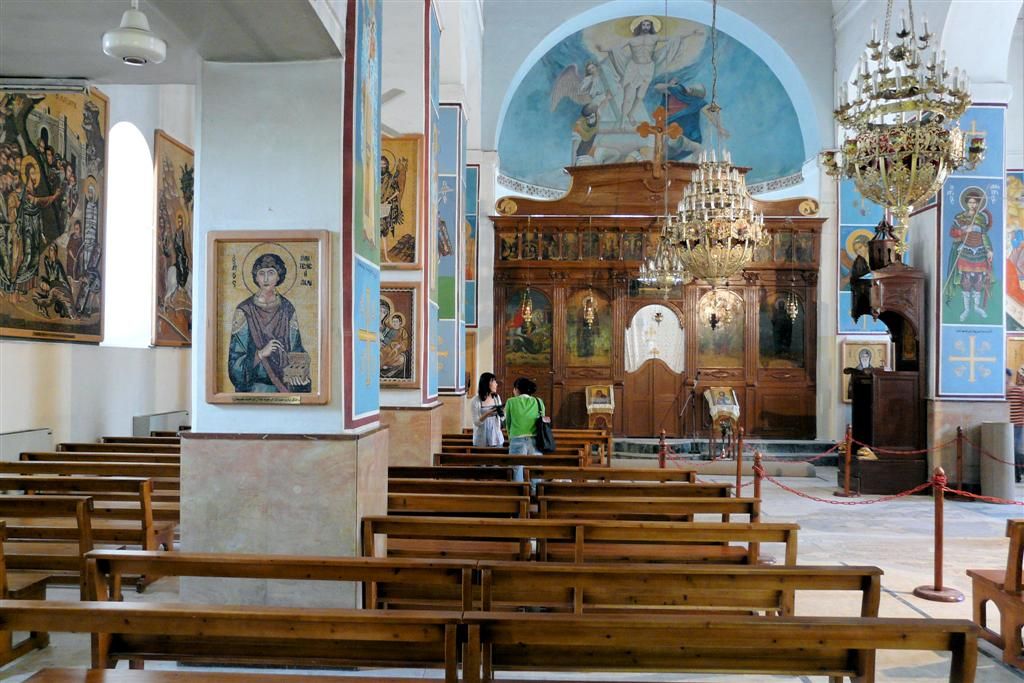 JORDANIЁ - MADABA - binnen in de Griekse orthodoxe kerk