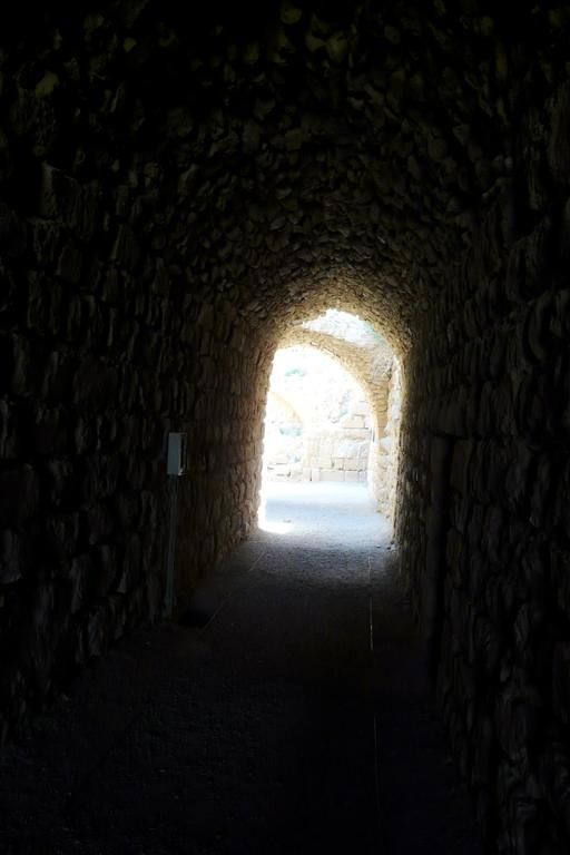 JORDANIЁ - KERAK - gang van ruïne kasteel Kerak