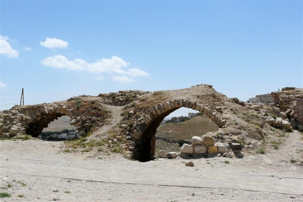 JORDANIЁ - KERAK - gedeelte van ruïne van kasteel Kerak