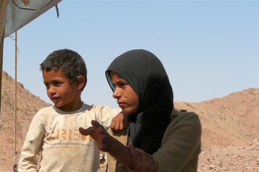 JORDANIЁ - DANA NATIONAL PARK - kinderen van bedoeinen familie