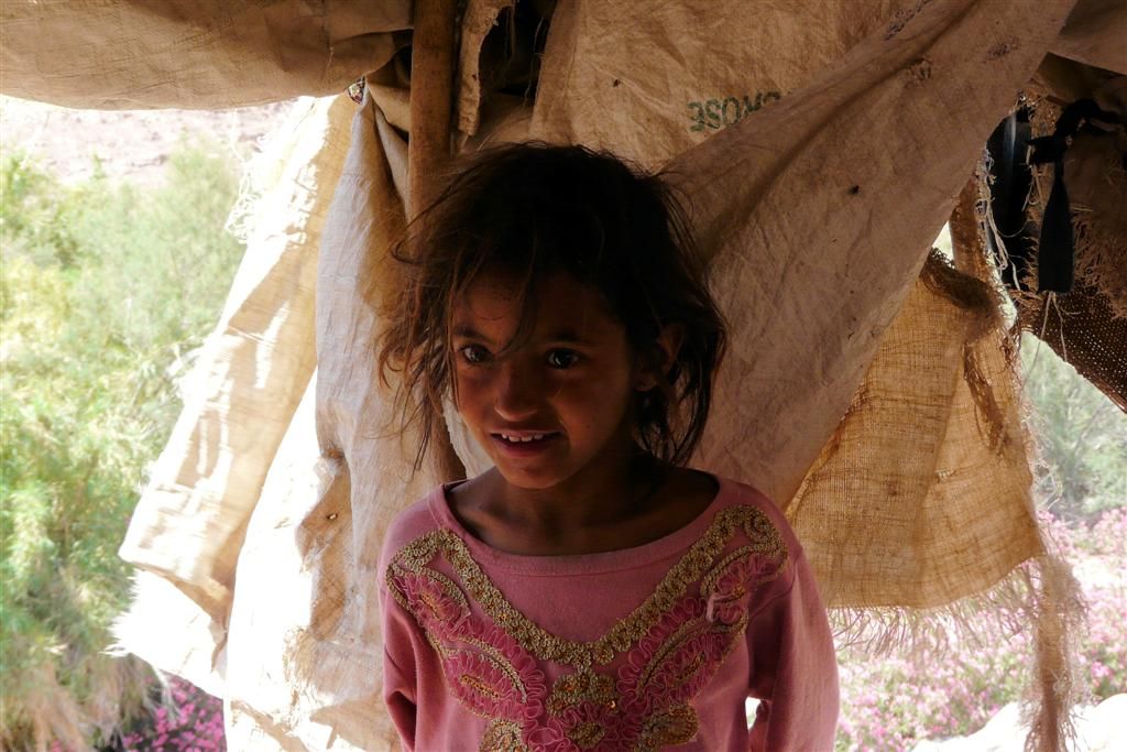 JORDANIЁ - DANA NATIONAL PARK - meisje van bedoeinen familie