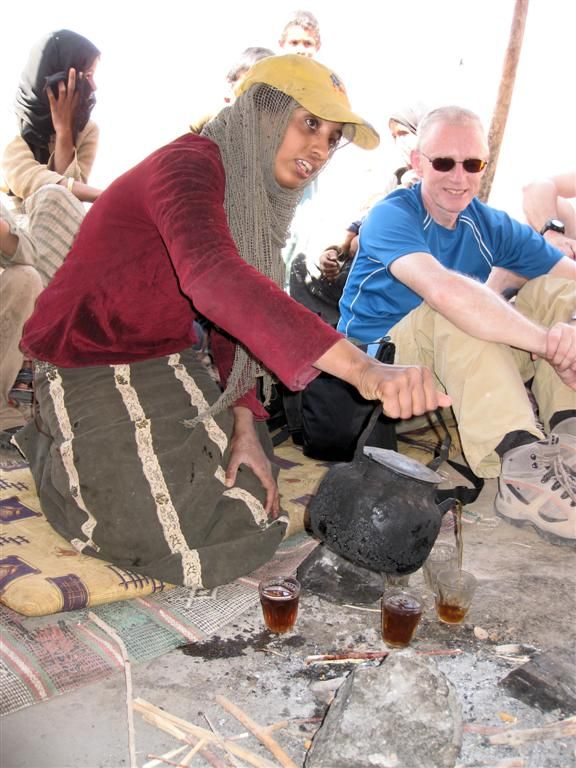 JORDANIЁ - DANA NATIONAL PARK - de bedoeinenthee wordt ingeschonken