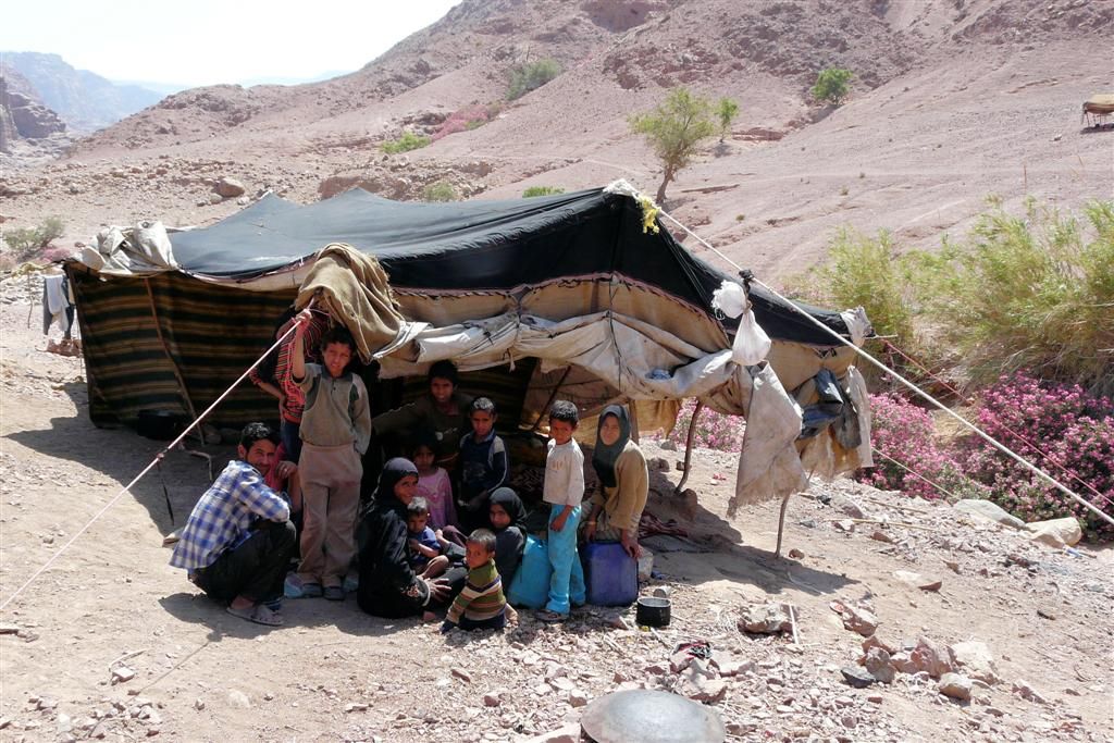 JORDANIЁ - DANA NATIONAL PARK - de bedoeinen familie bij hun tent