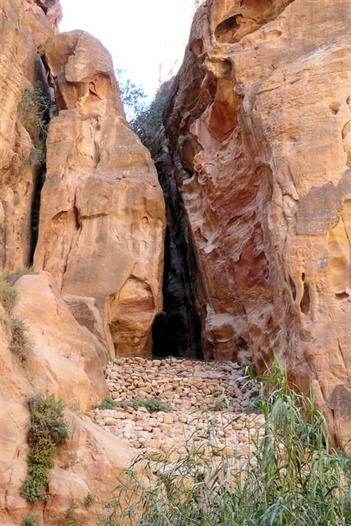JORDANIЁ - PETRA - diverse kleuren van rotsen