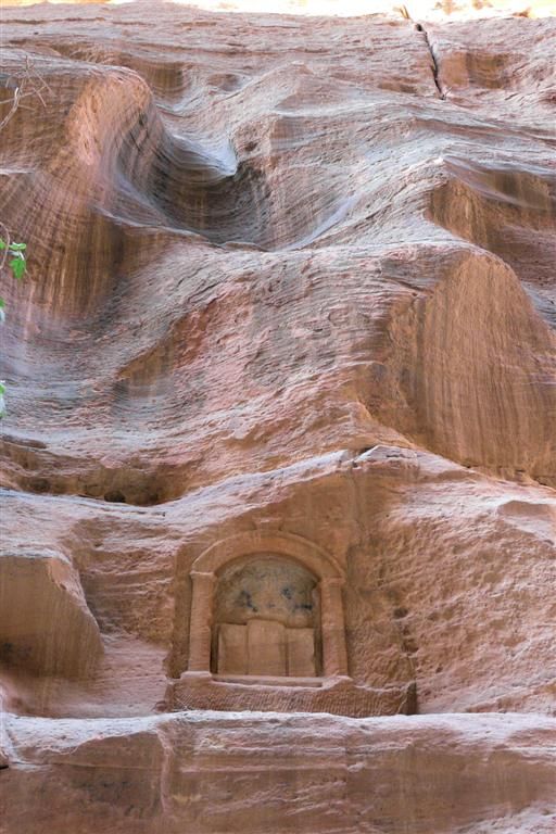 JORDANIЁ - PETRA - in rots gehouwen figuur