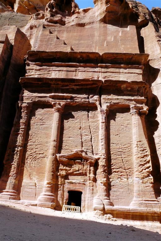 JORDANIЁ - PETRA - Nebatese tombe in straat der facaden