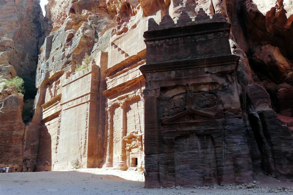 JORDANIЁ - PETRA - straat der facaden met de Nebatese tombes