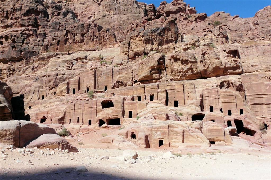 JORDANIЁ - PETRA - tombe van Unayshu
