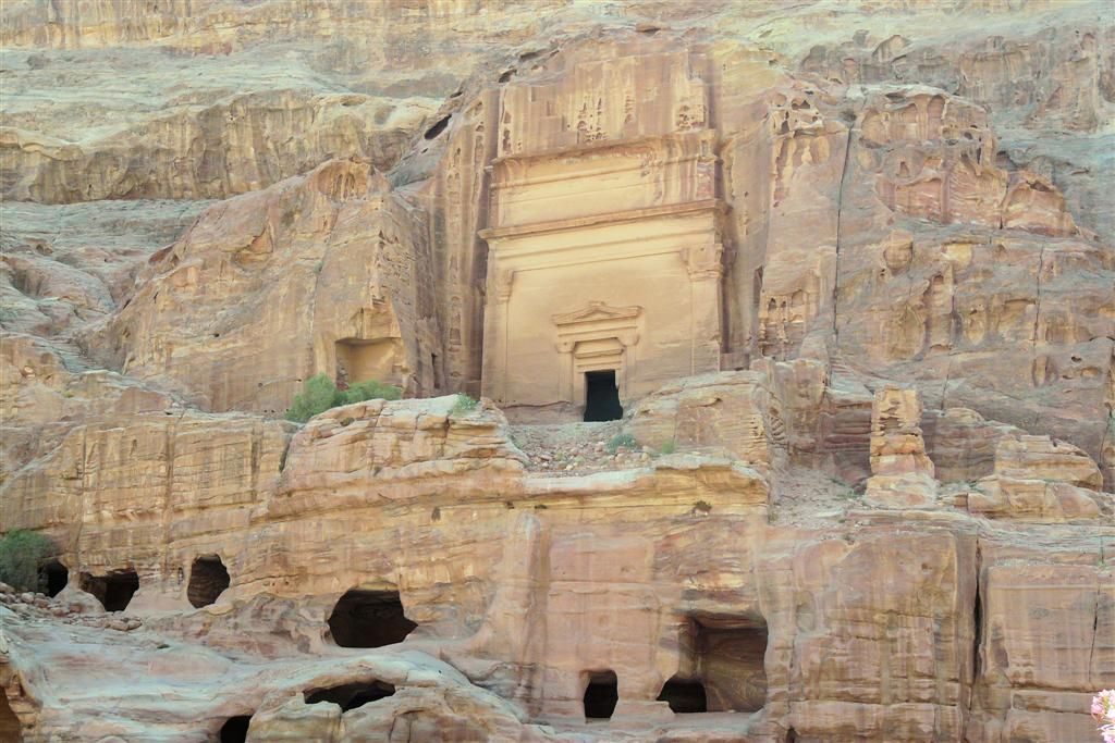 JORDANIЁ - PETRA - diverse tombes