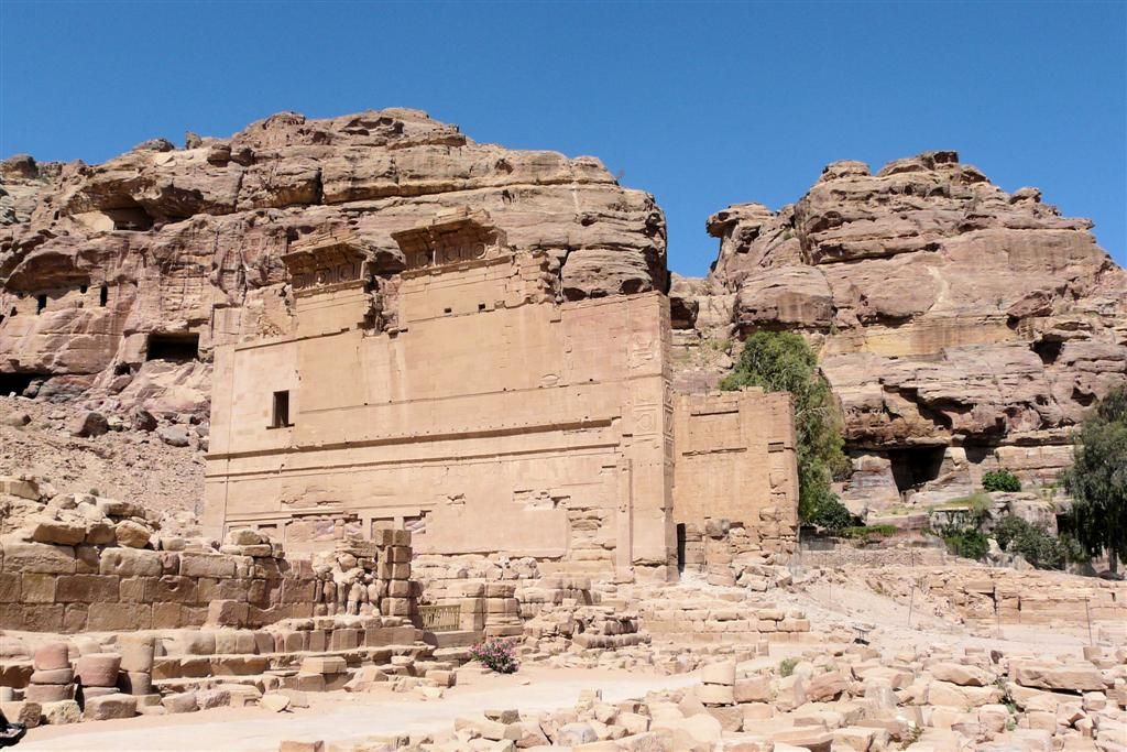 JORDANIЁ - PETRA - tempel van Dushares