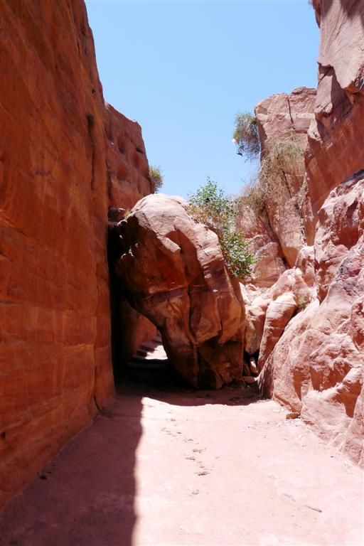 JORDANIЁ - PETRA - onderweg tijdens afdaling van klooster