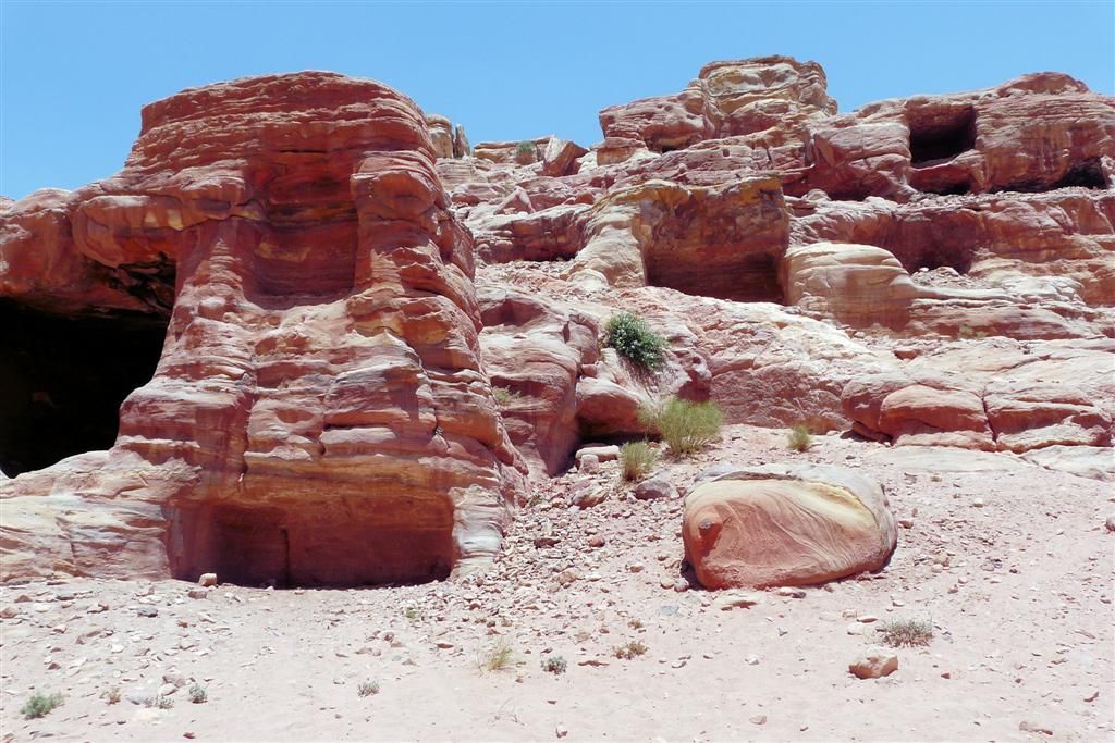 JORDANIЁ - PETRA - enkele rotsen